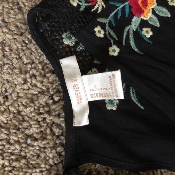 Embroidered romper - Picture 2 of 2